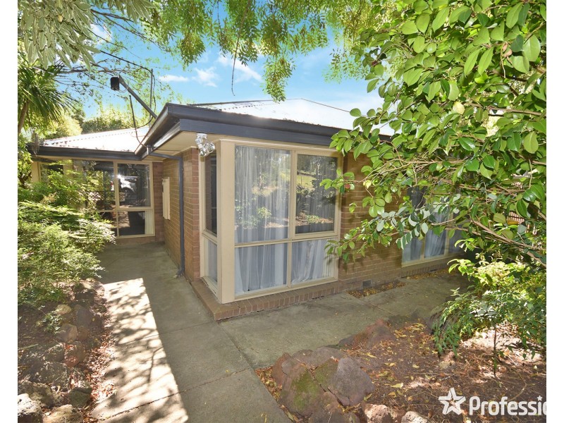 2 Highland Crescent, Mooroolbark VIC 3138