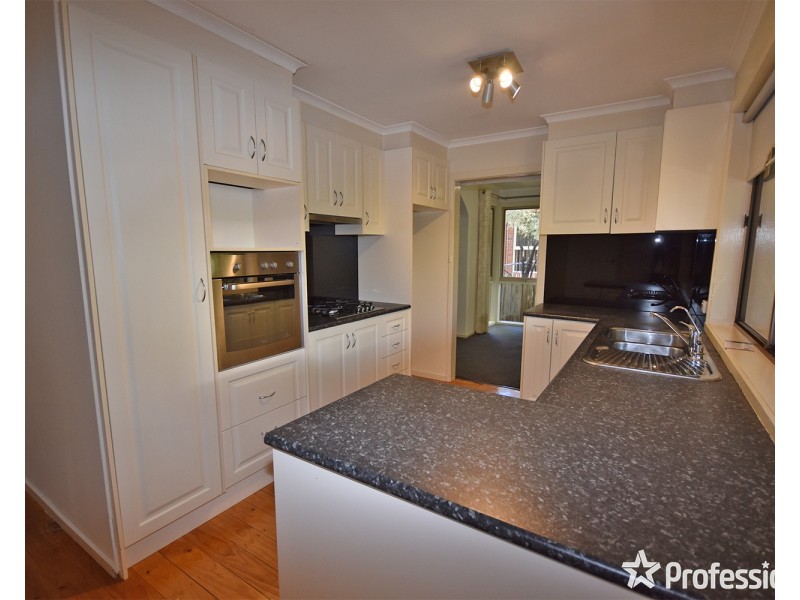 2 Highland Crescent, Mooroolbark VIC 3138