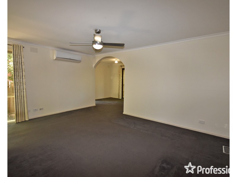 2 Highland Crescent, Mooroolbark VIC 3138