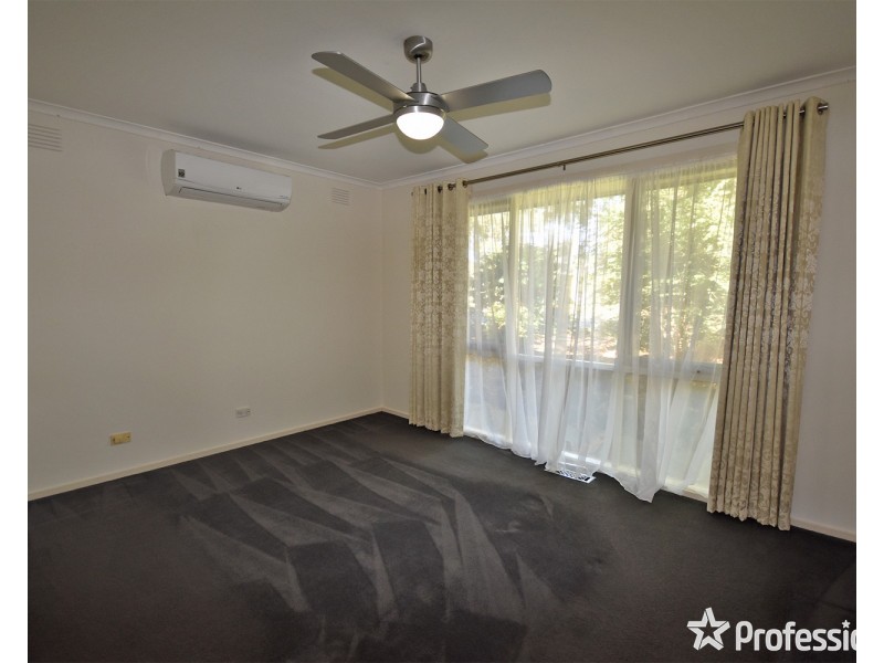 2 Highland Crescent, Mooroolbark VIC 3138