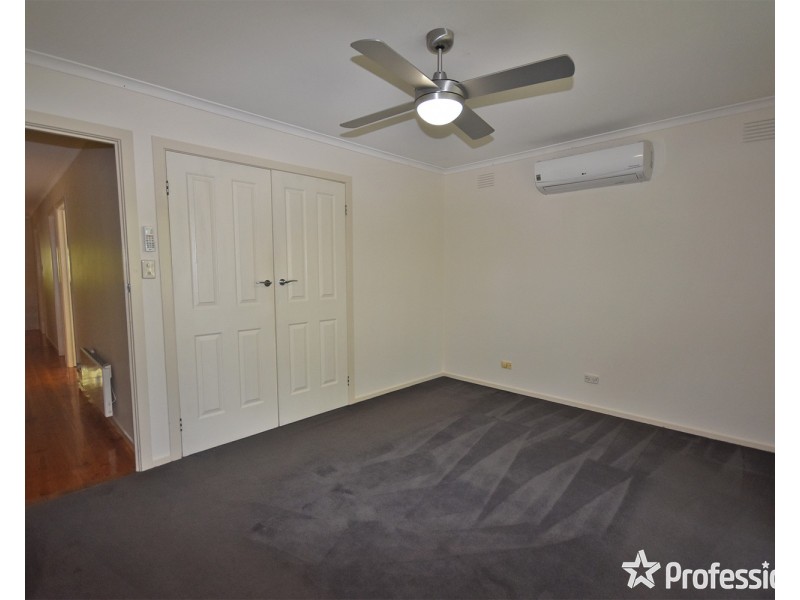 2 Highland Crescent, Mooroolbark VIC 3138