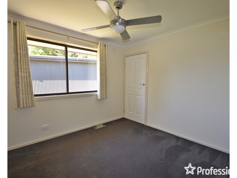 2 Highland Crescent, Mooroolbark VIC 3138