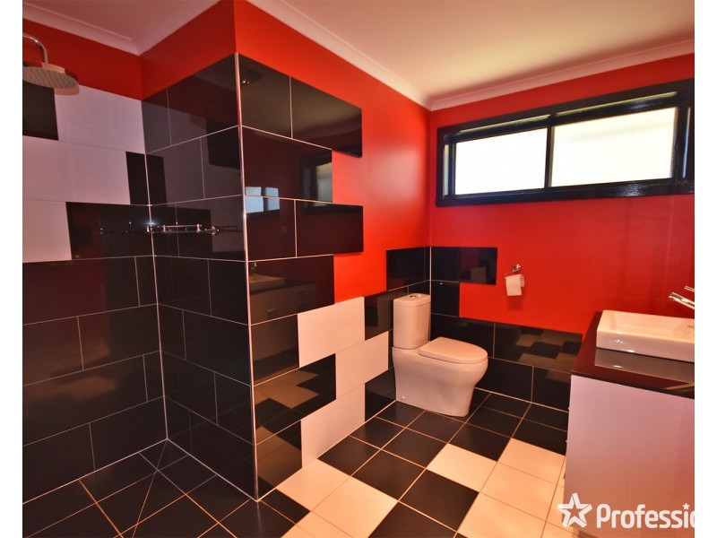 2 Highland Crescent, Mooroolbark VIC 3138