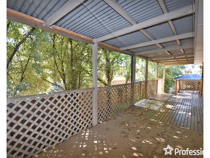 2 Highland Crescent, Mooroolbark VIC 3138