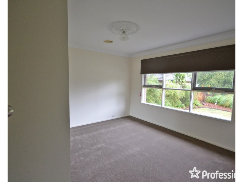 1/5 Alex Court, Mooroolbark VIC 3138