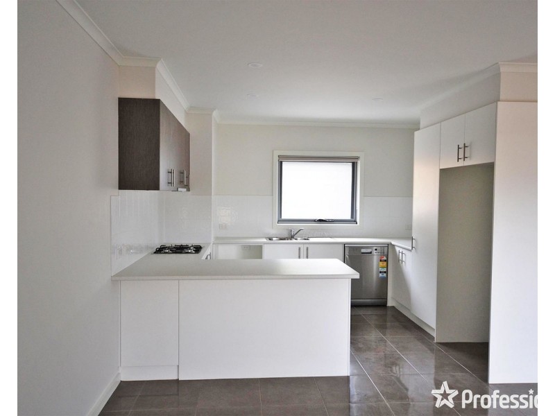 4 Prestige Close, Mooroolbark VIC 3138