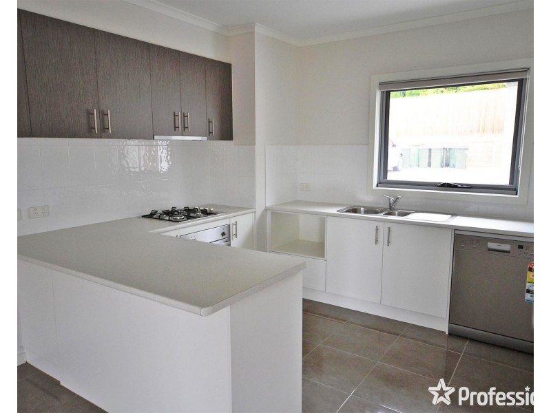4 Prestige Close, Mooroolbark VIC 3138
