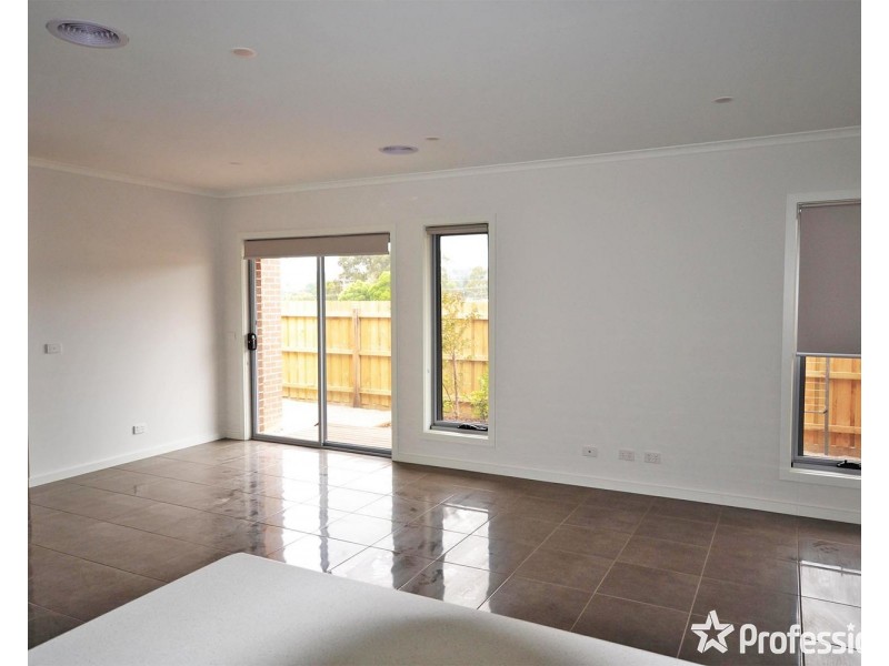 4 Prestige Close, Mooroolbark VIC 3138