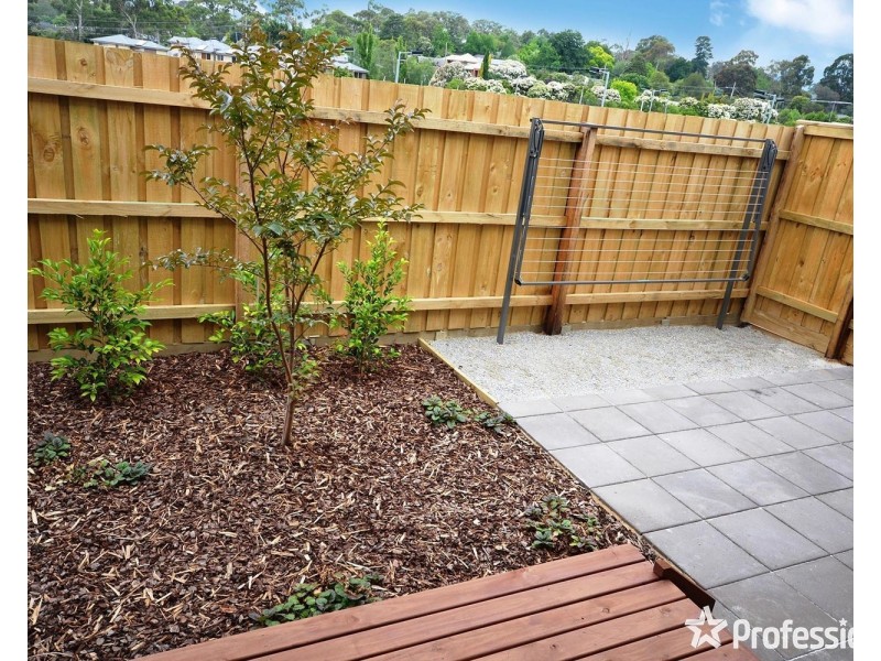 4 Prestige Close, Mooroolbark VIC 3138