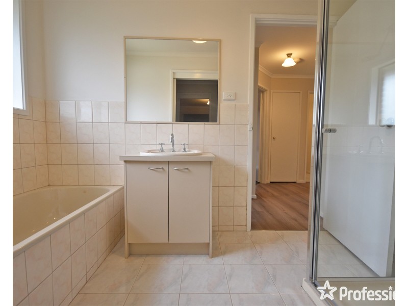 24 Wavell Avenue, Kilsyth VIC 3137