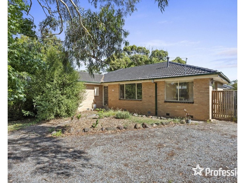 7 Larbert Road, Mooroolbark VIC 3138