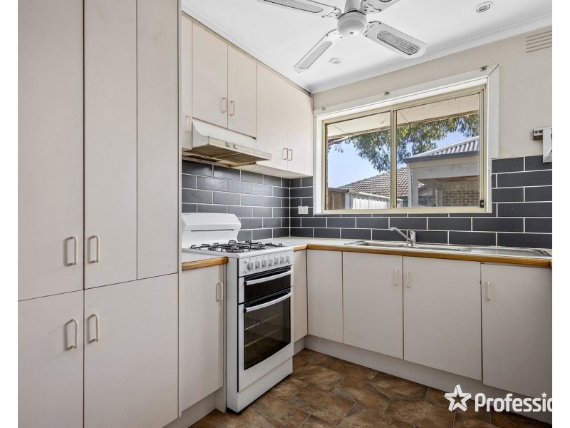 7 Larbert Road, Mooroolbark VIC 3138