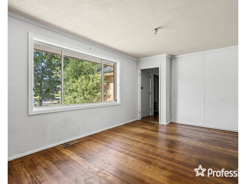 7 Larbert Road, Mooroolbark VIC 3138