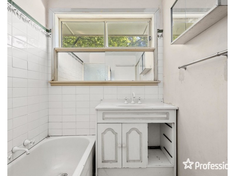 7 Larbert Road, Mooroolbark VIC 3138