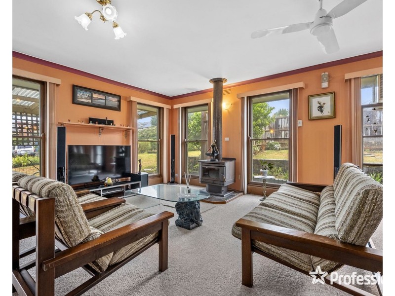 23 Woodville Road, Mooroolbark VIC 3138