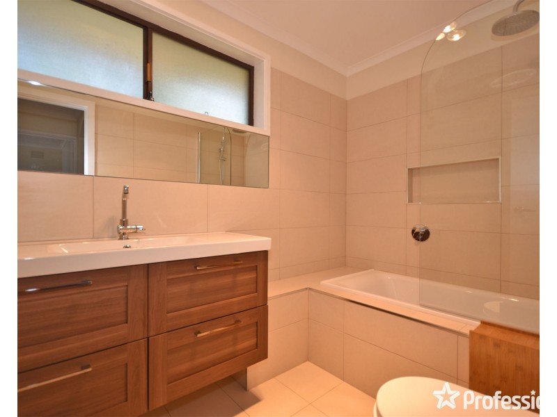 9 Rolloway Rise, Chirnside Park VIC 3116