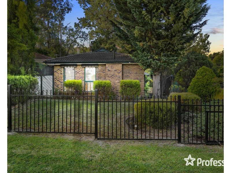 10 Ravenswood Court, Montrose VIC 3765