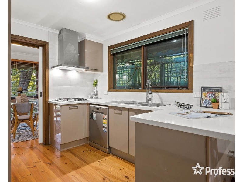 10 Ravenswood Court, Montrose VIC 3765