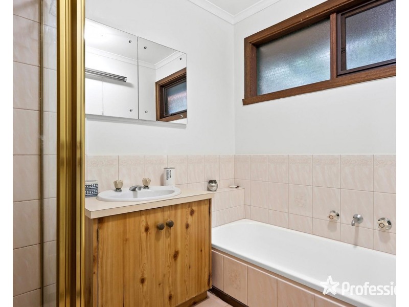 10 Ravenswood Court, Montrose VIC 3765