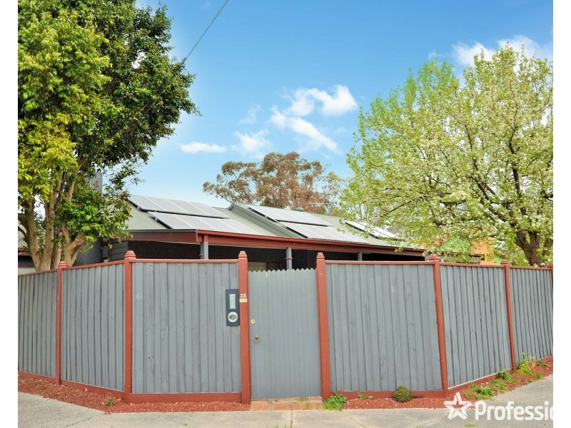 35 Diane Crescent, Mooroolbark VIC 3138