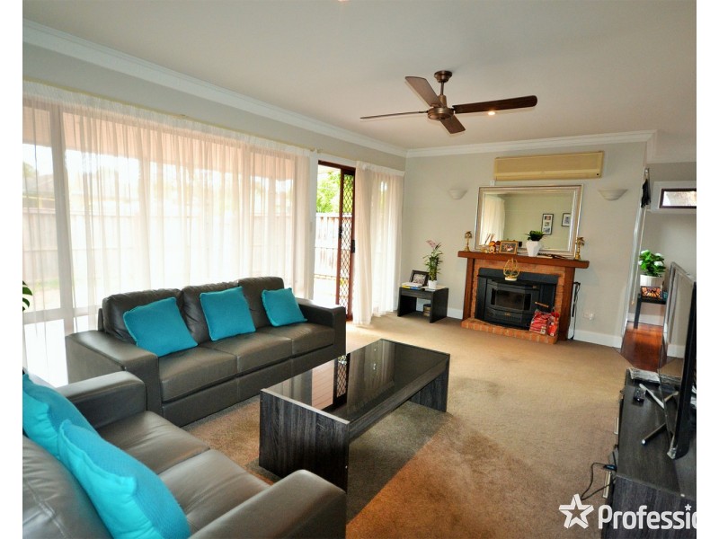 35 Diane Crescent, Mooroolbark VIC 3138