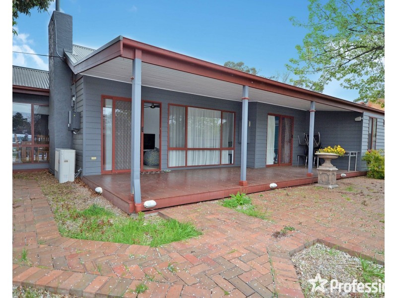 35 Diane Crescent, Mooroolbark VIC 3138