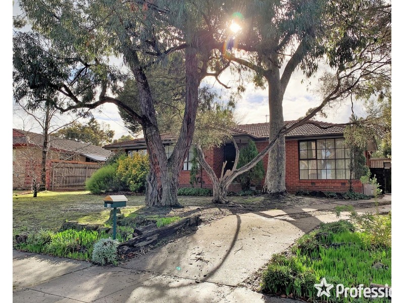 12 Landstrom Quadrant, Kilsyth VIC 3137