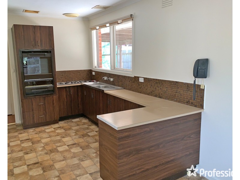 12 Landstrom Quadrant, Kilsyth VIC 3137