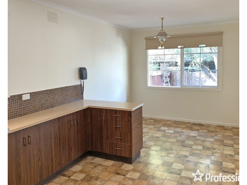 12 Landstrom Quadrant, Kilsyth VIC 3137