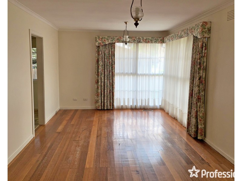 12 Landstrom Quadrant, Kilsyth VIC 3137