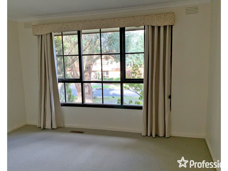 12 Landstrom Quadrant, Kilsyth VIC 3137
