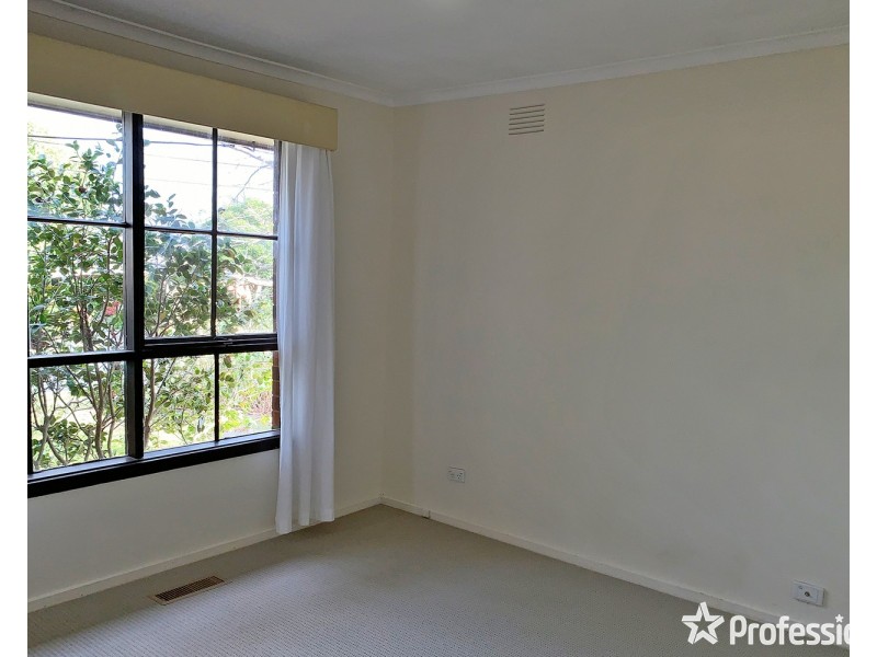 12 Landstrom Quadrant, Kilsyth VIC 3137