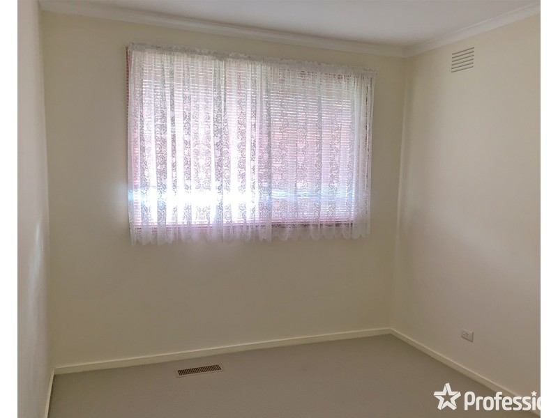 12 Landstrom Quadrant, Kilsyth VIC 3137