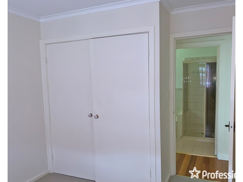 12 Landstrom Quadrant, Kilsyth VIC 3137