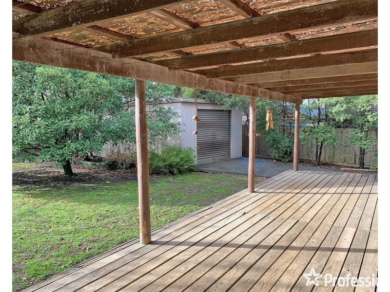 12 Landstrom Quadrant, Kilsyth VIC 3137