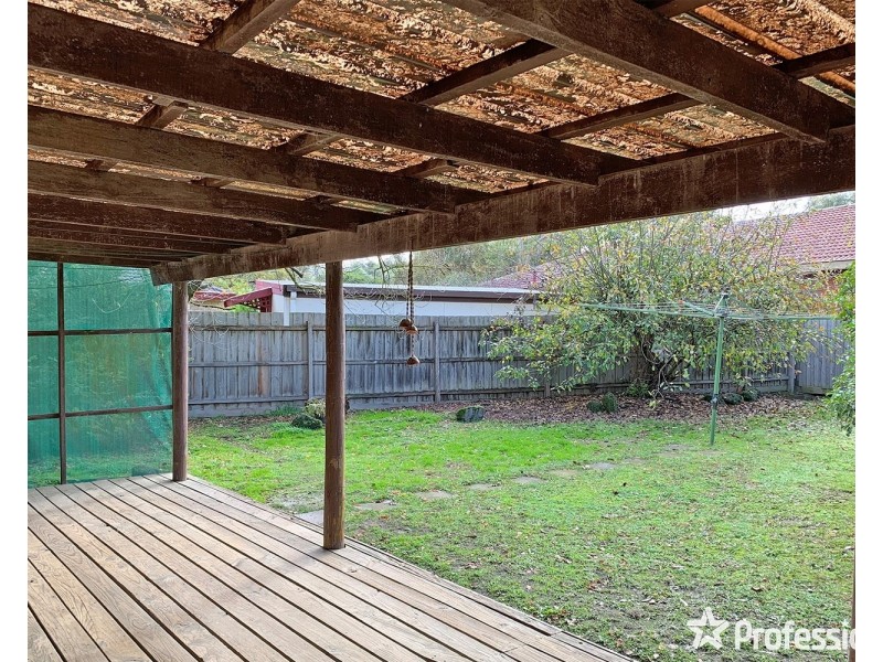 12 Landstrom Quadrant, Kilsyth VIC 3137