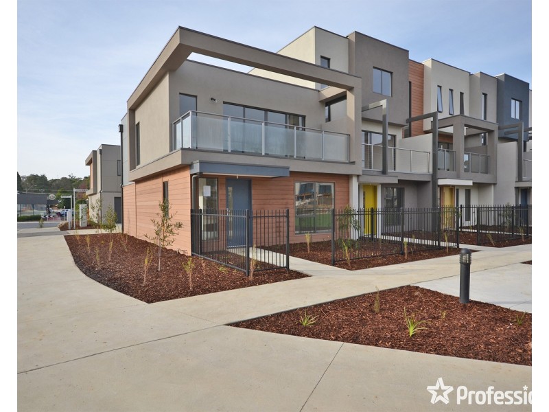 2 Lithgow Way, Mooroolbark VIC 3138