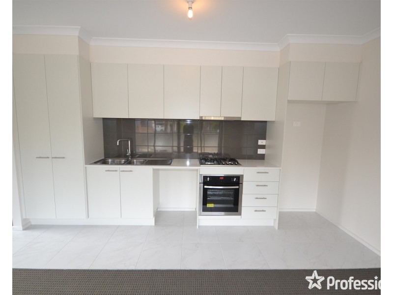 2 Lithgow Way, Mooroolbark VIC 3138
