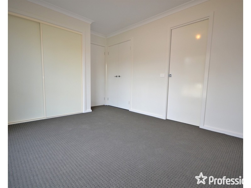 2 Lithgow Way, Mooroolbark VIC 3138