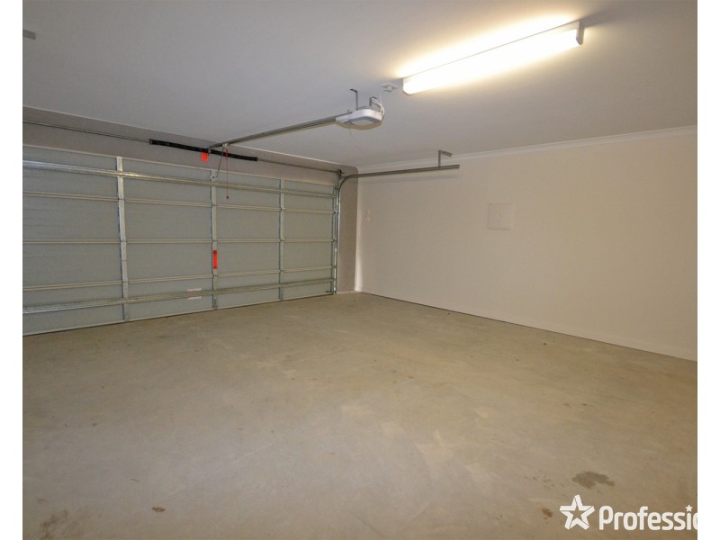 2 Lithgow Way, Mooroolbark VIC 3138