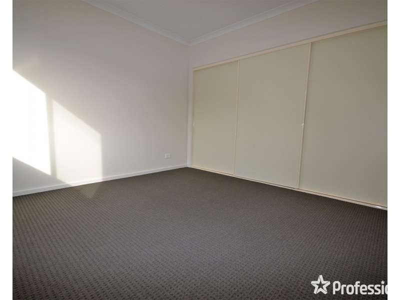 2 Lithgow Way, Mooroolbark VIC 3138