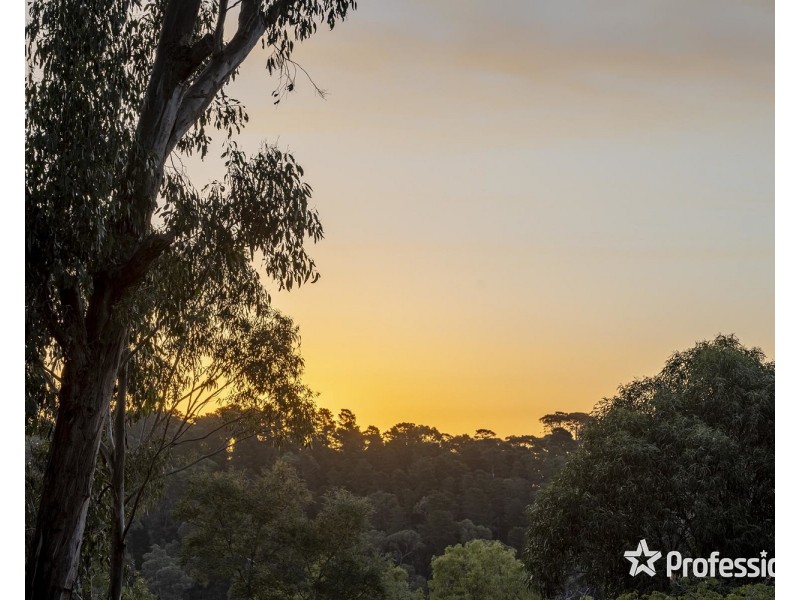 35 Johns Crescent, Mount Evelyn VIC 3796