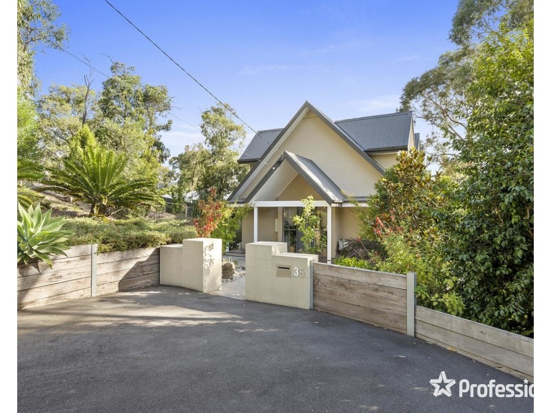 35 Johns Crescent, Mount Evelyn VIC 3796