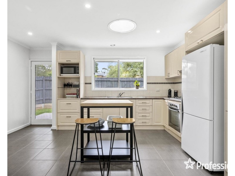 68 Dryden Concourse, Mooroolbark VIC 3138