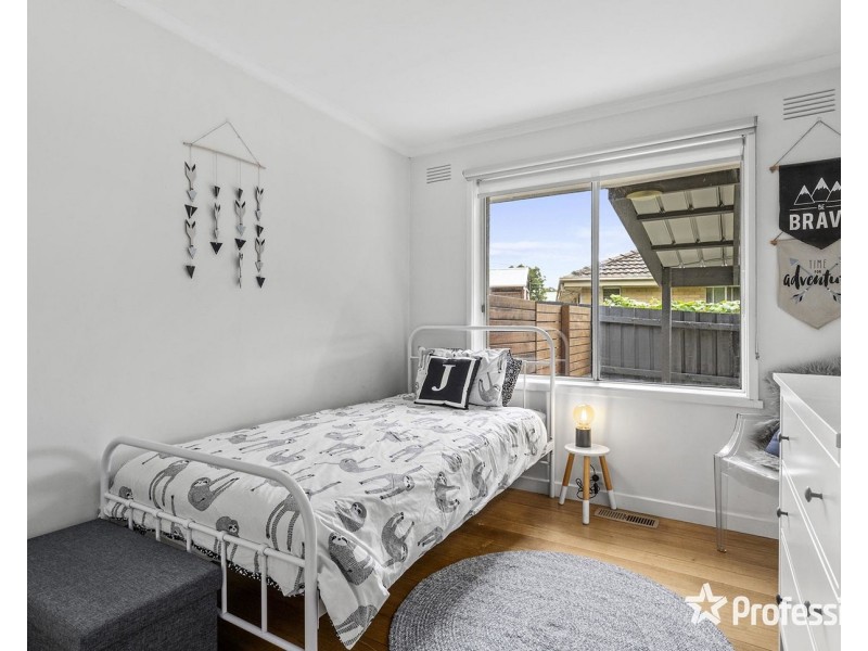 68 Dryden Concourse, Mooroolbark VIC 3138