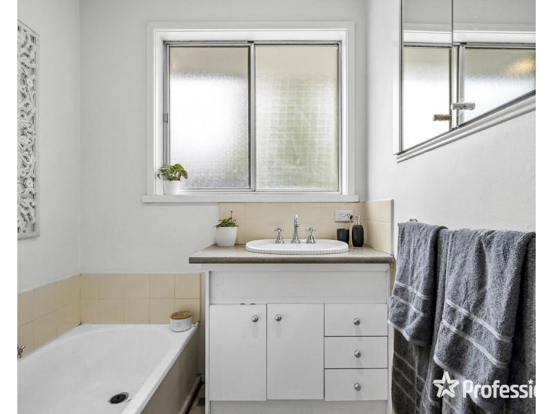 68 Dryden Concourse, Mooroolbark VIC 3138