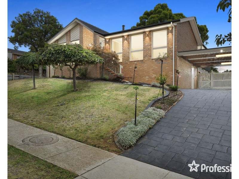 33 Wainewright Avenue, Mooroolbark VIC 3138