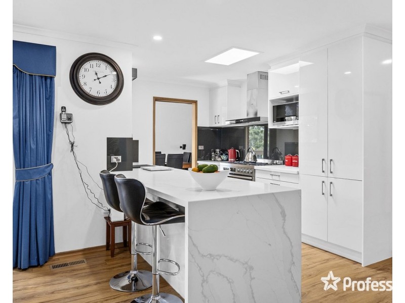 33 Wainewright Avenue, Mooroolbark VIC 3138