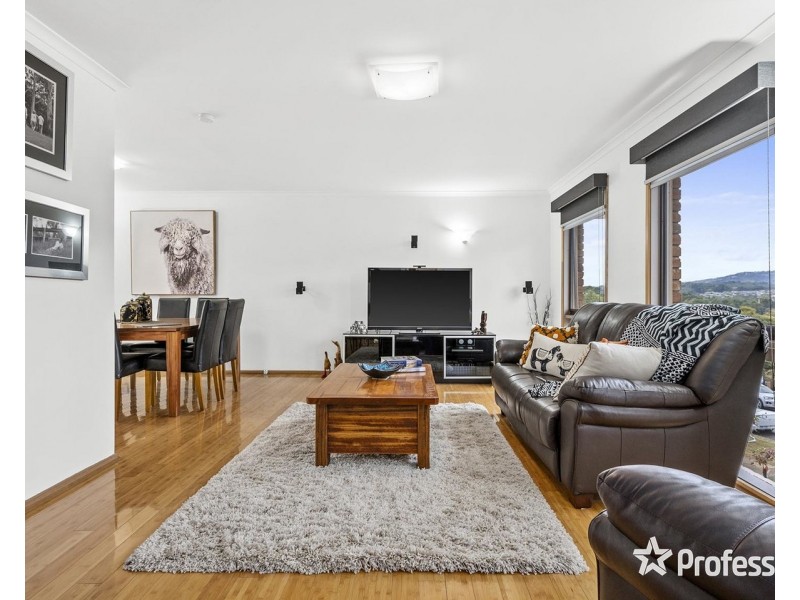 33 Wainewright Avenue, Mooroolbark VIC 3138