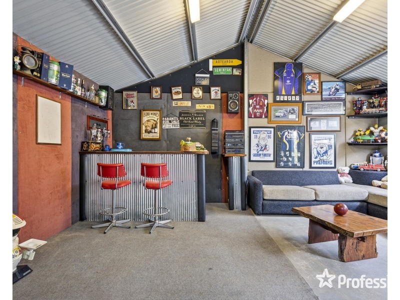 33 Wainewright Avenue, Mooroolbark VIC 3138